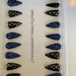 Authentic custom press on nails